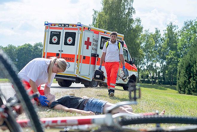 Rettungsdienst des BRK Rottal-Inn im Einsatz am Unfallort