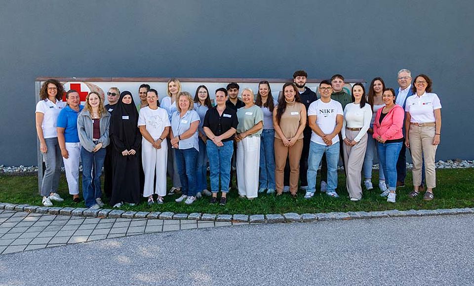 Azubi Starttag beim BRK-Kreisverband Rottal-Inn 2026 Gruppenfoto am Azubi Starttag beim BRK-Kreisverband Rottal-Inn 2026