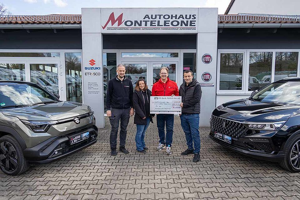 Spende des Autohauses Monteleone an das BRK-Herzenswunsch Hospizmobil