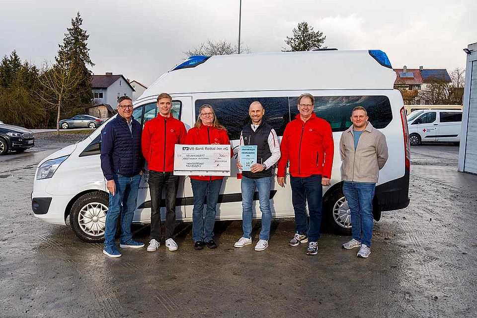 Spende der Theaterfreunde Falkenberg an das BRK-Herzenswunsch Hospizmobil