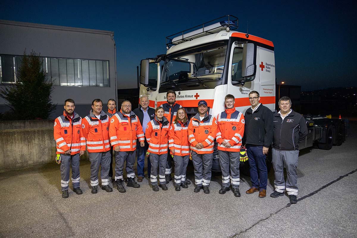 Die SEG Betreuung des BRK-Kreisverbandes Rottal-Inn nimmt neues Wechselladerfahrzeug (WLF) in Empfang Die SEG Betreuung des BRK-Kreisverbandes Rottal-Inn nimmt neues Wechselladerfahrzeug (WLF) in Empfang